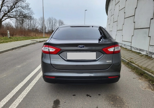 Ford Mondeo cena 52800 przebieg: 162000, rok produkcji 2017 z Nekla małe 232
